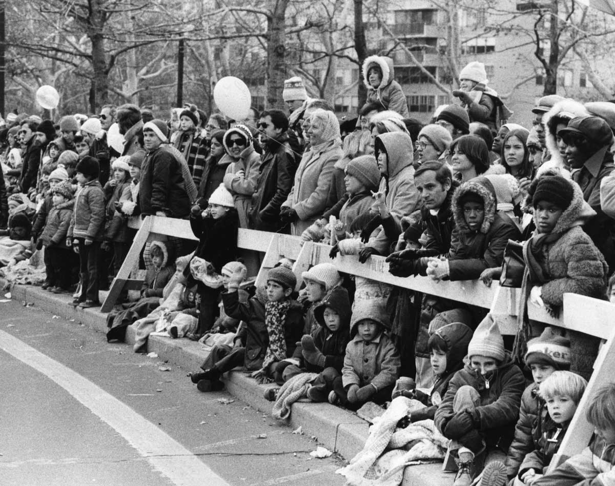 Crowds waiting for Gimbel's parade 1976