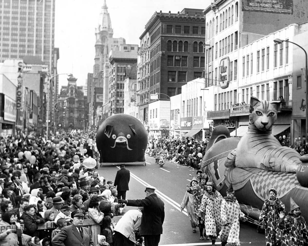 Crowds at the 1961 Gimel's parade in Philadelphia