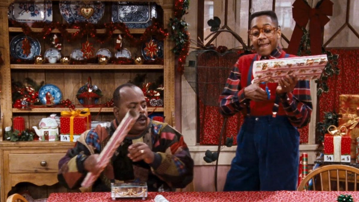 Family Matters - Carl Winslow and Steve Urkel wrapping Christmas presents in Carl's kitchen.