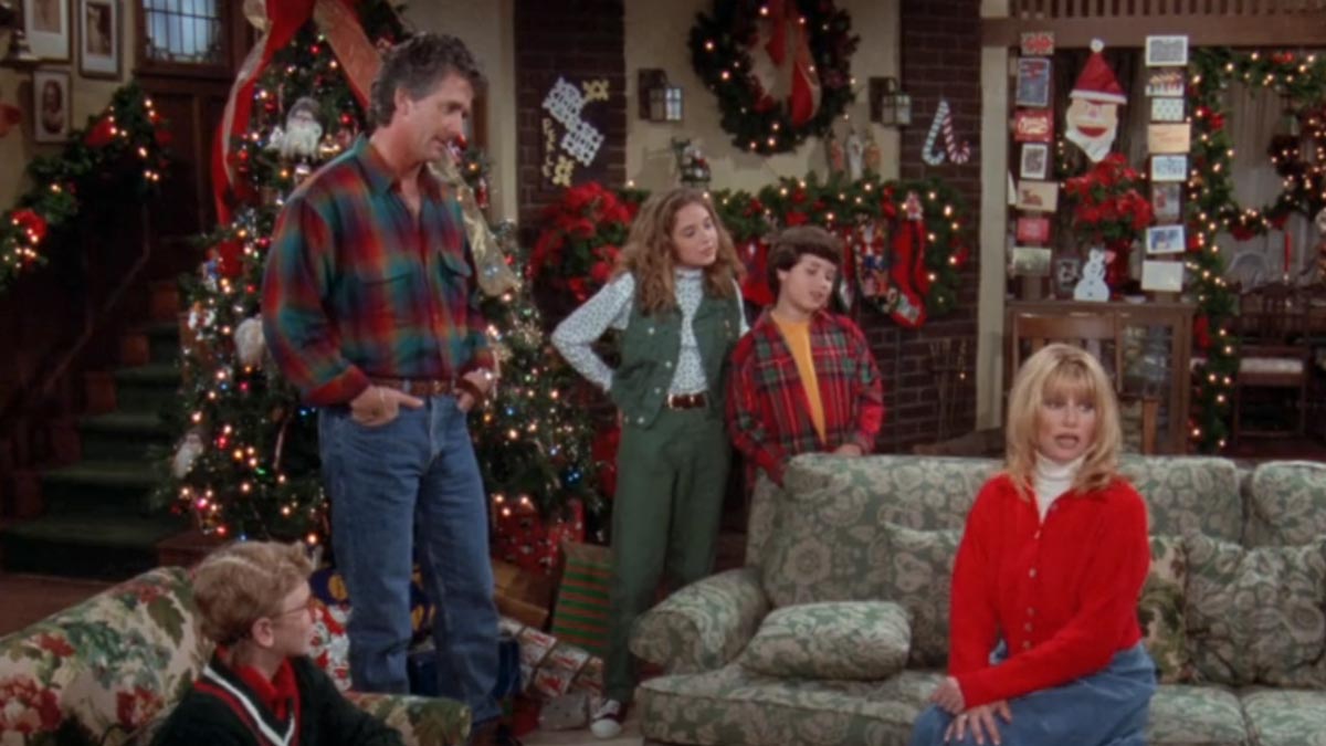 Step by Step Christmas Episode still of the family inside the very decorated house